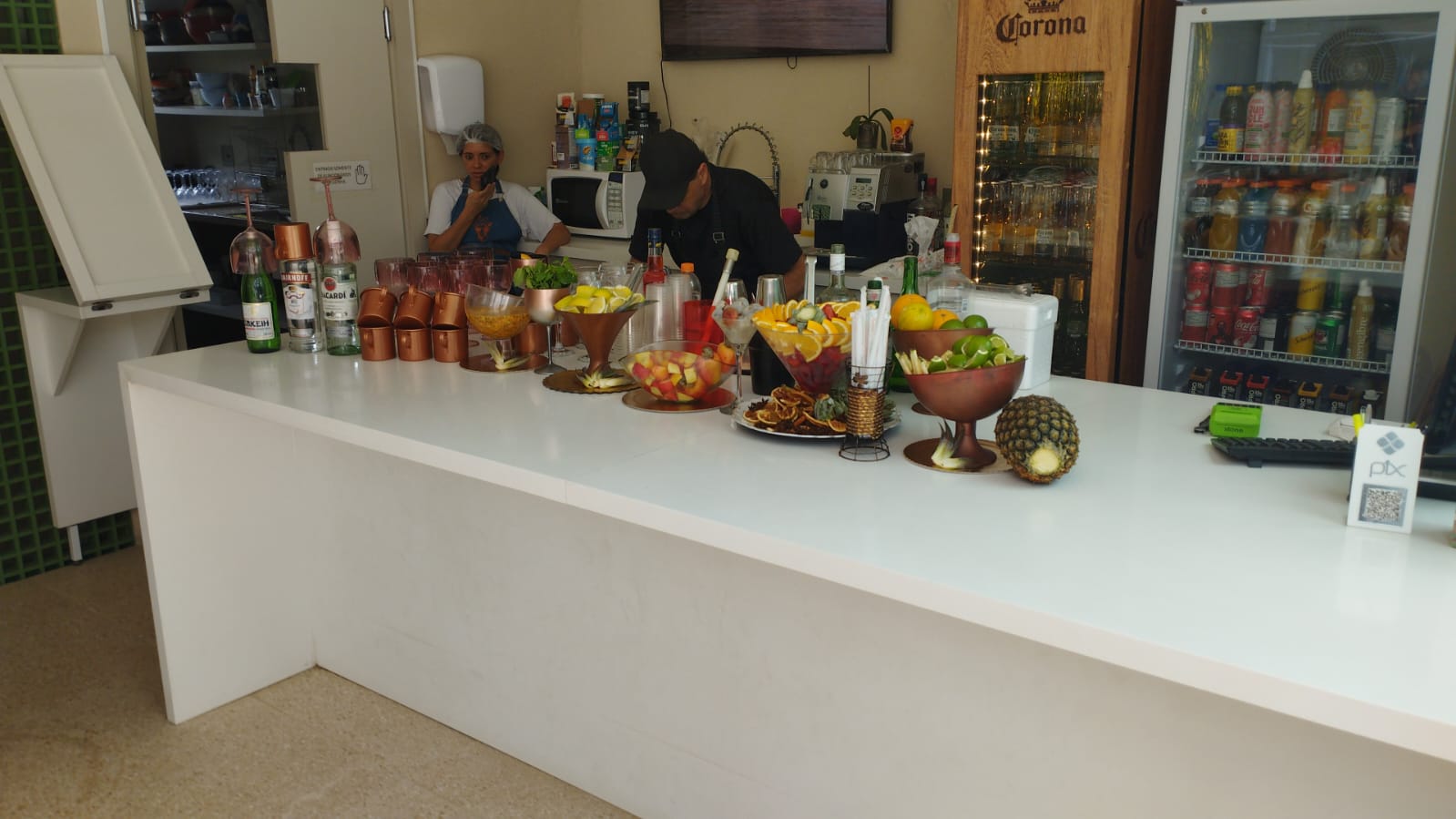 Bar & drinks
